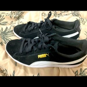 Women Puma shoes